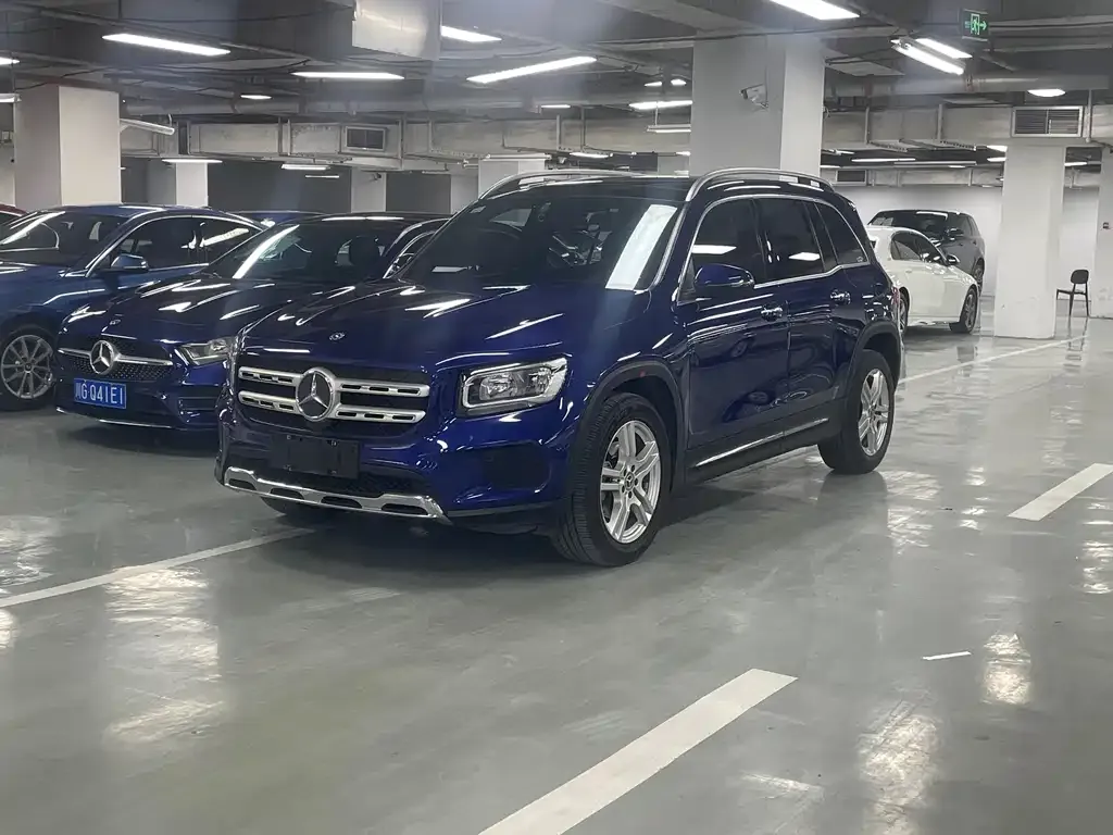 Mercedes-Benz GLB — фото 1