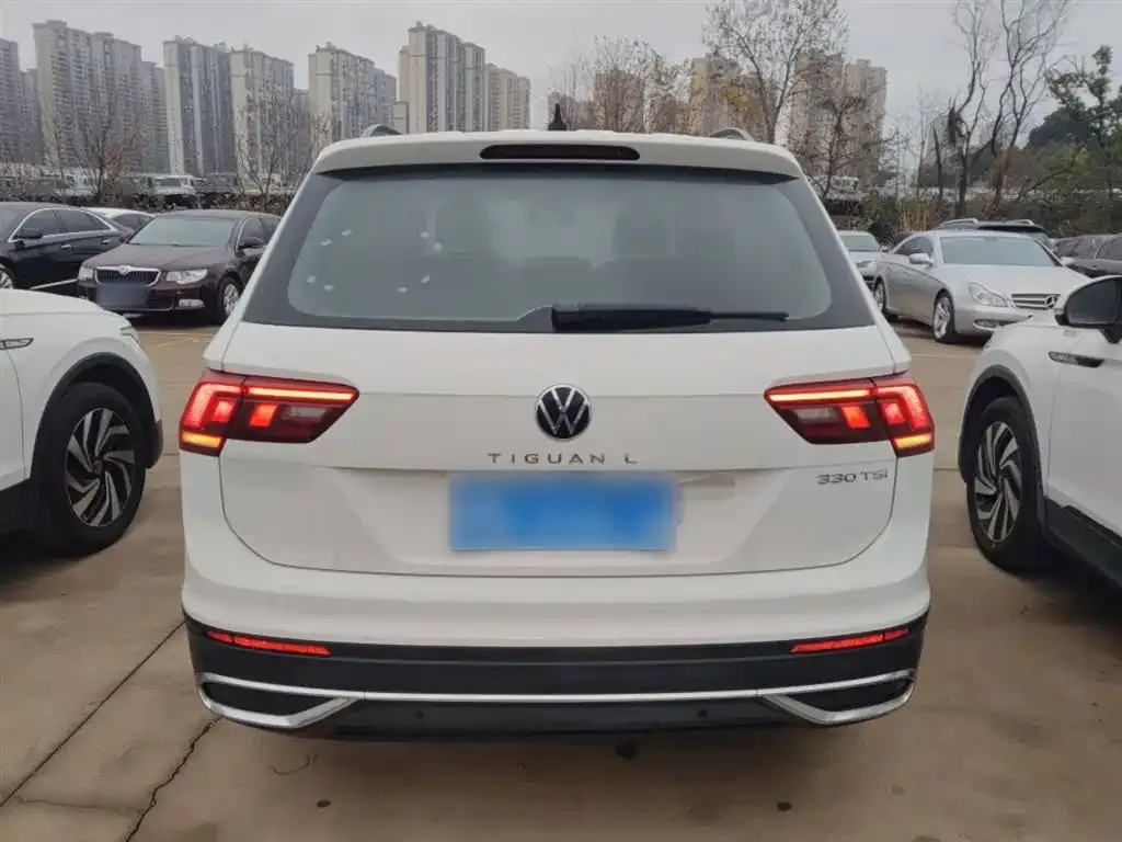 Volkswagen Tiguan L — фото 10