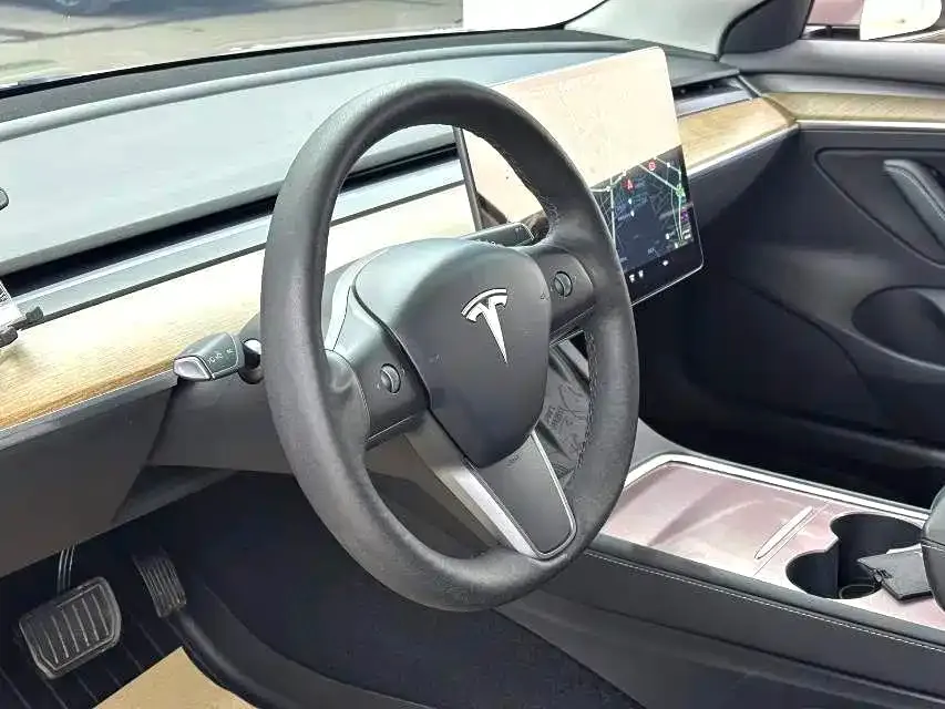 Tesla Model 3 — фото 5