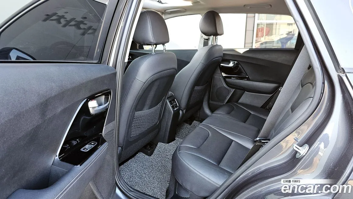 Kia Niro — фото 10
