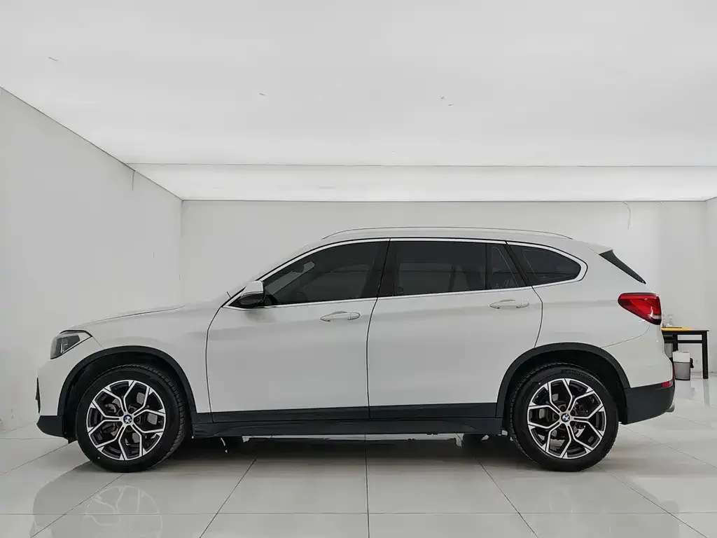 BMW X1 — фото 5