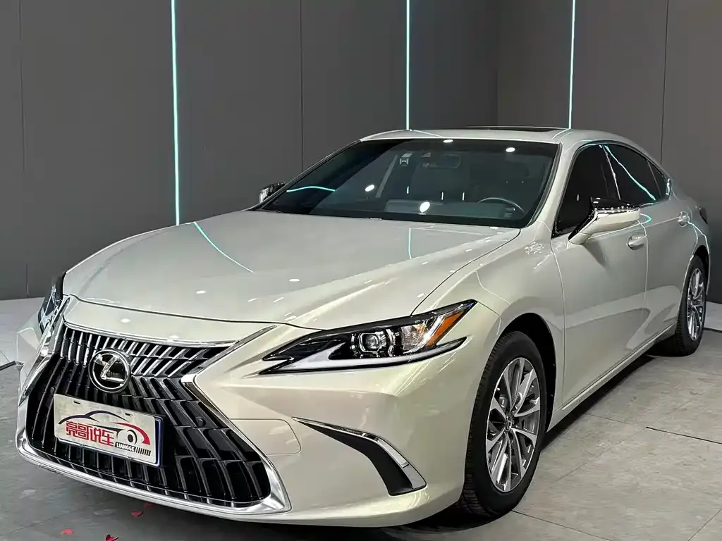 Lexus ES — фото 1