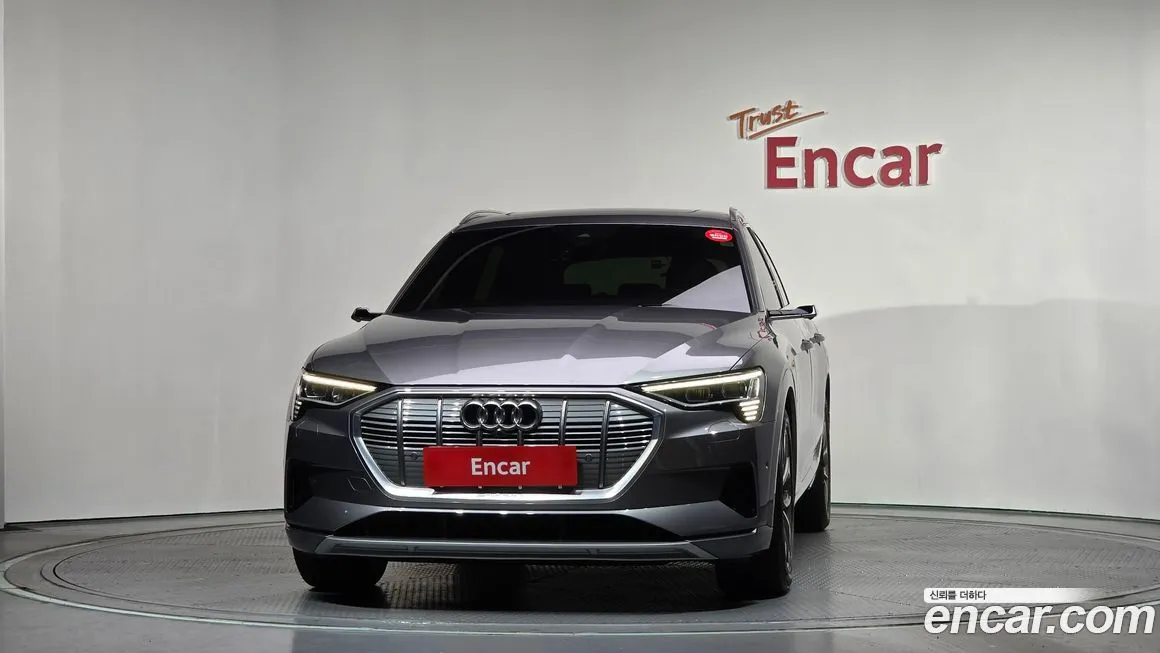 Audi e-tron — фото 3