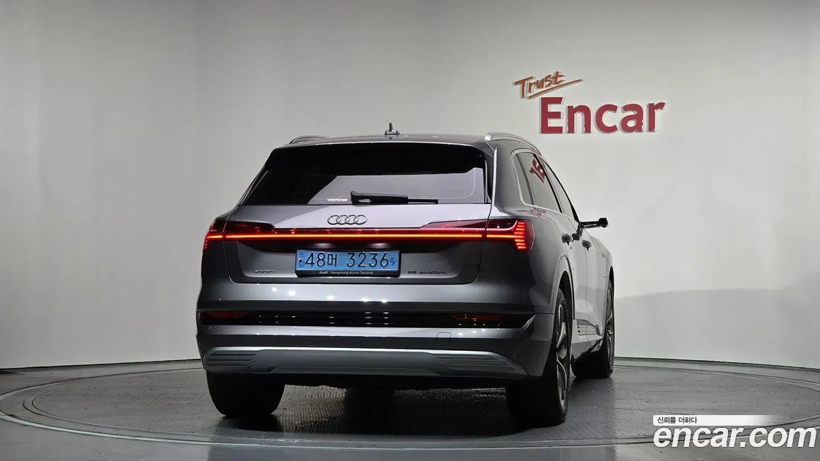 Audi e-tron — фото 6