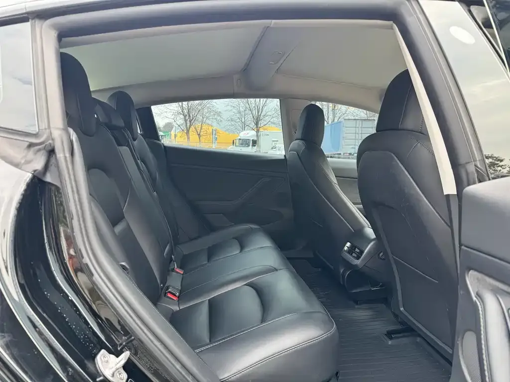 Tesla Model 3 — фото 4