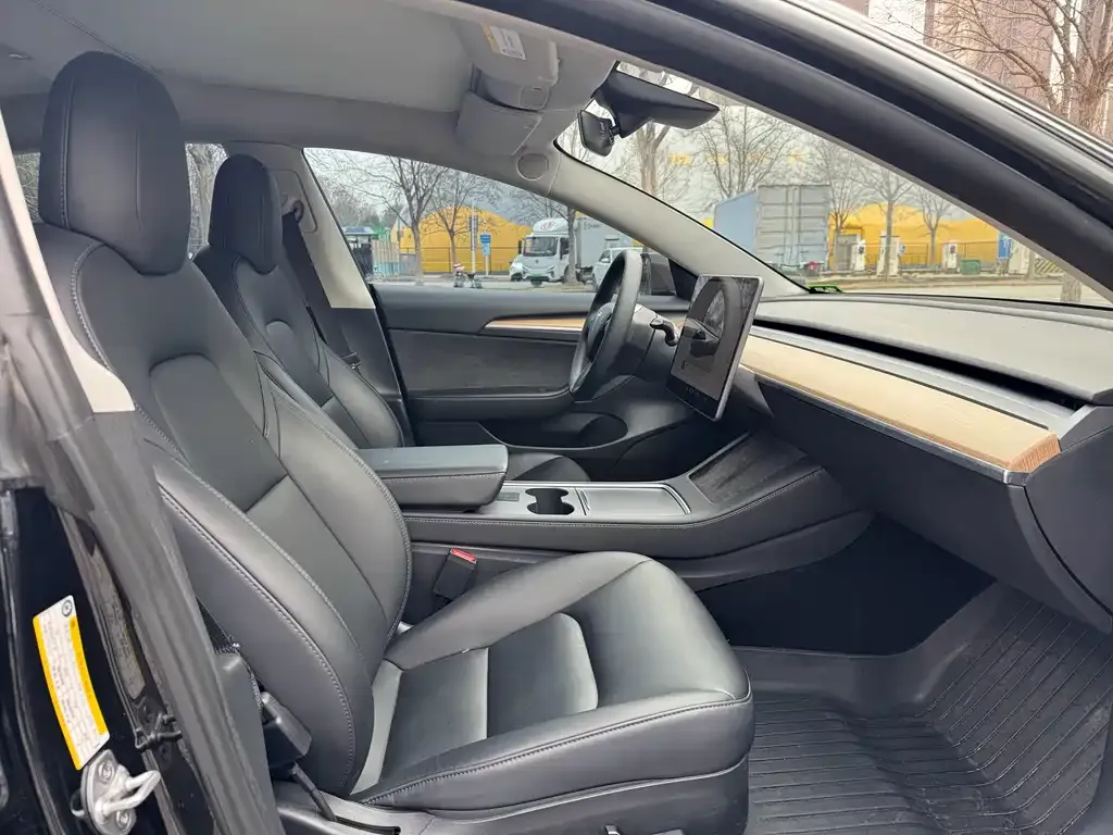 Tesla Model 3 — фото 3