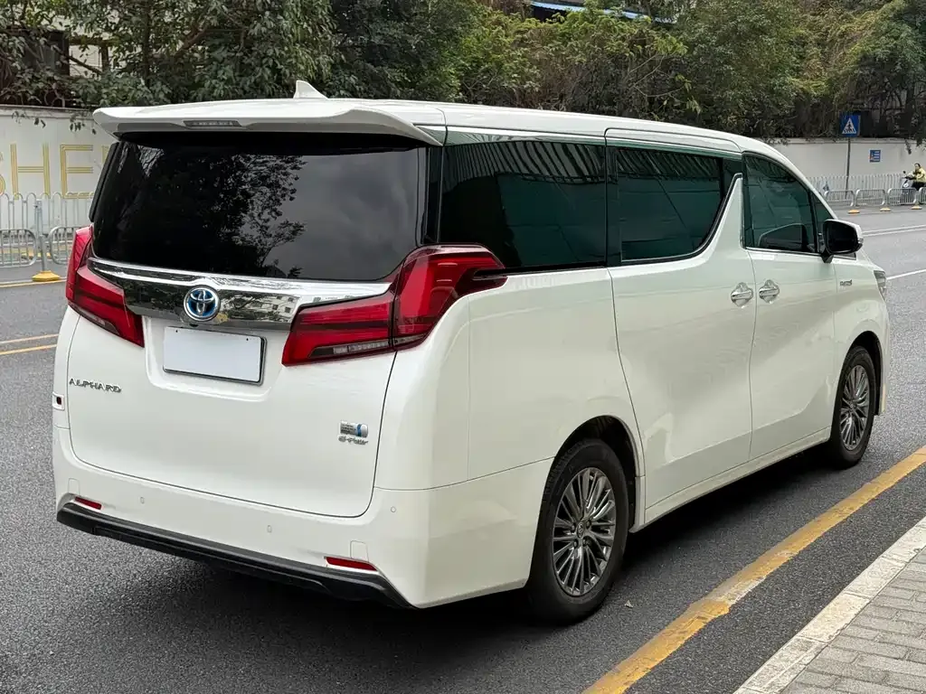 Toyota Alphard — фото 8