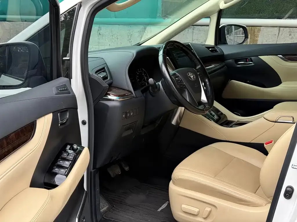 Toyota Alphard — фото 7