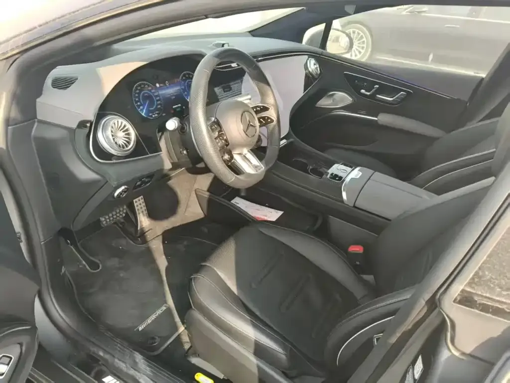 Mercedes-Benz EQS AMG — фото 9