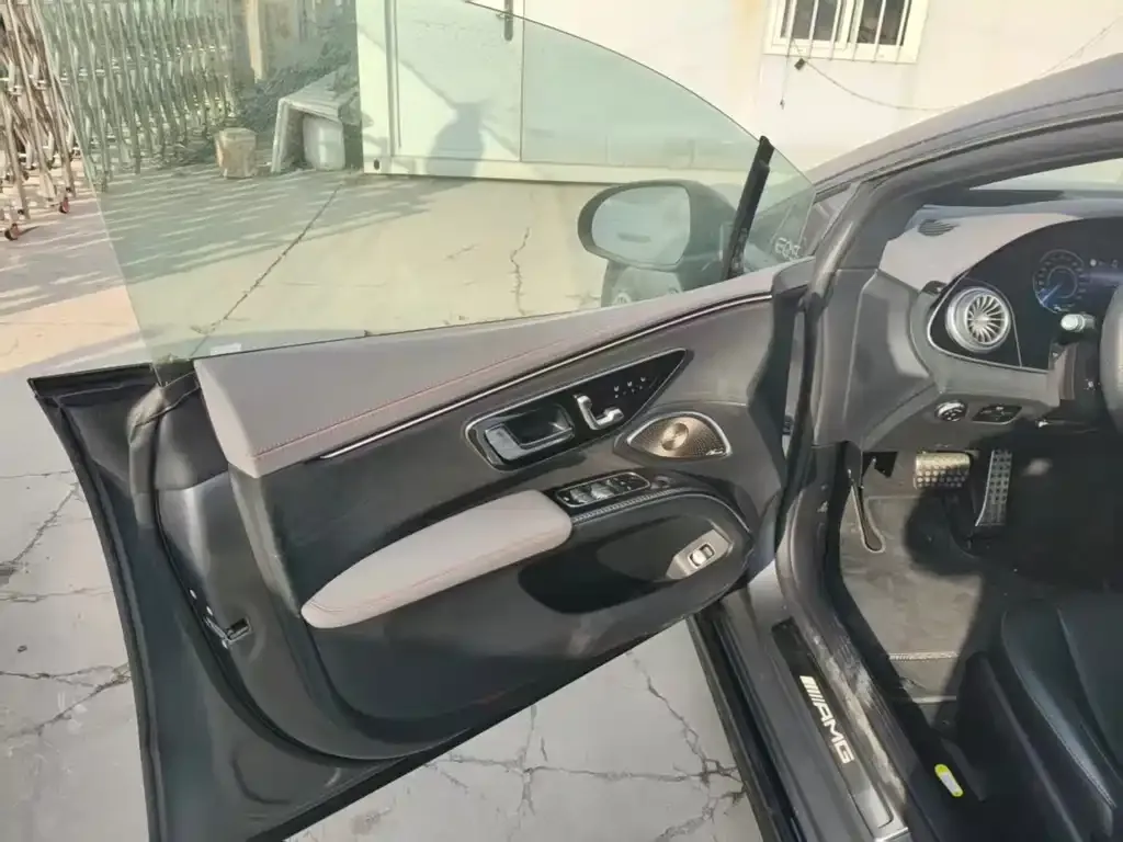Mercedes-Benz EQS AMG — фото 6