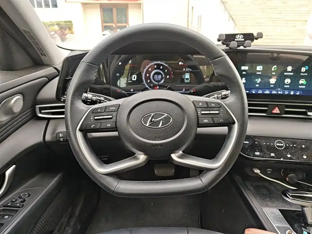 Hyundai Elantra — фото 3