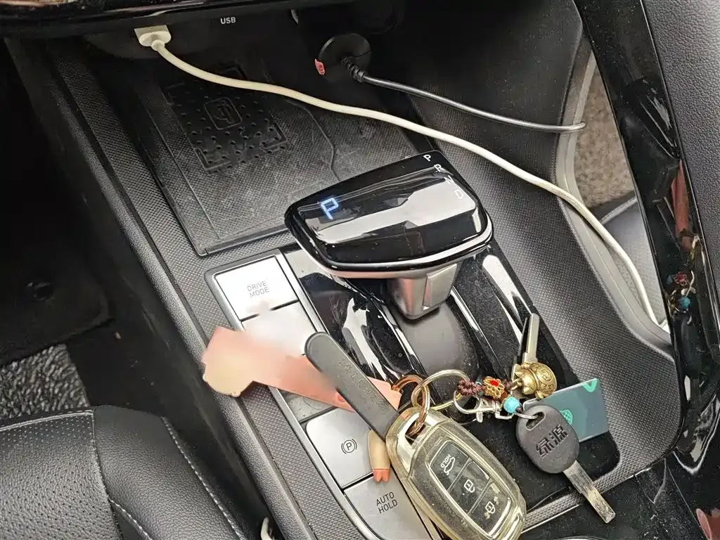 Hyundai Elantra — фото 10
