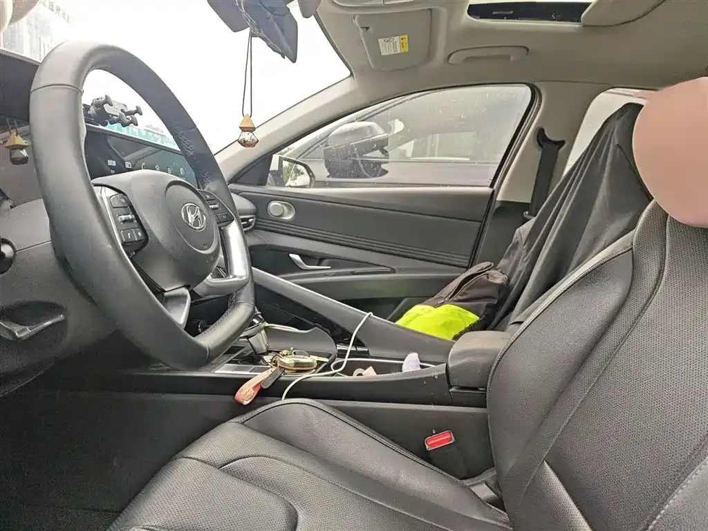 Hyundai Elantra — фото 5