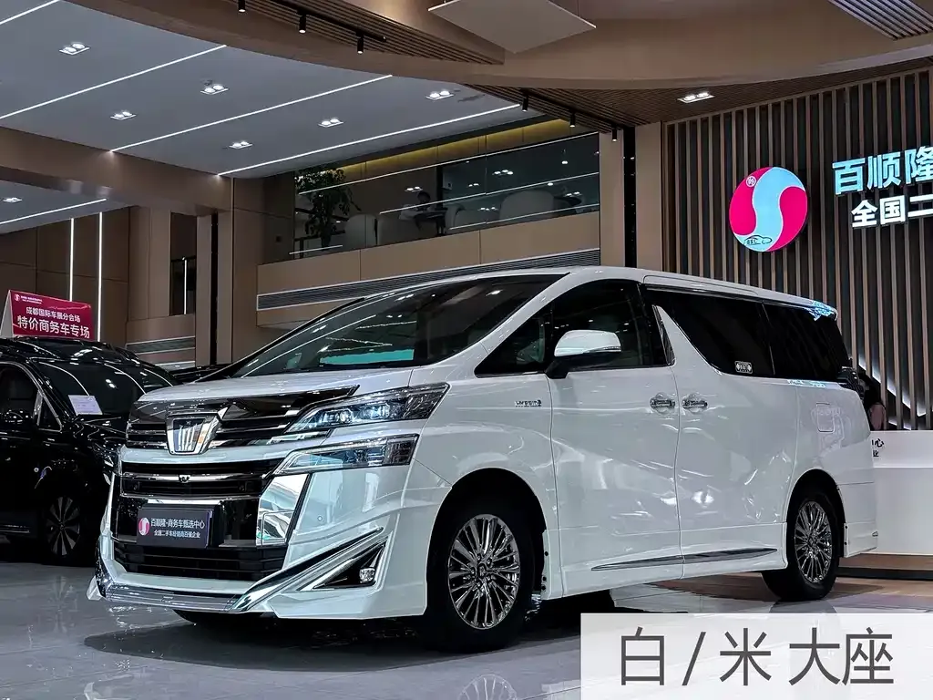Toyota Vellfire — фото 1