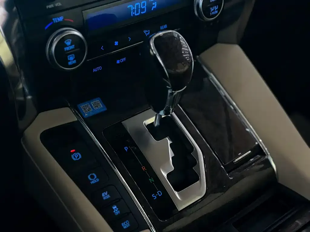 Toyota Vellfire — фото 3