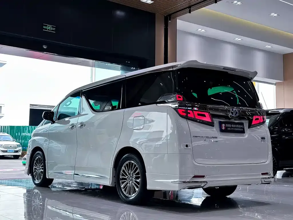 Toyota Vellfire — фото 8