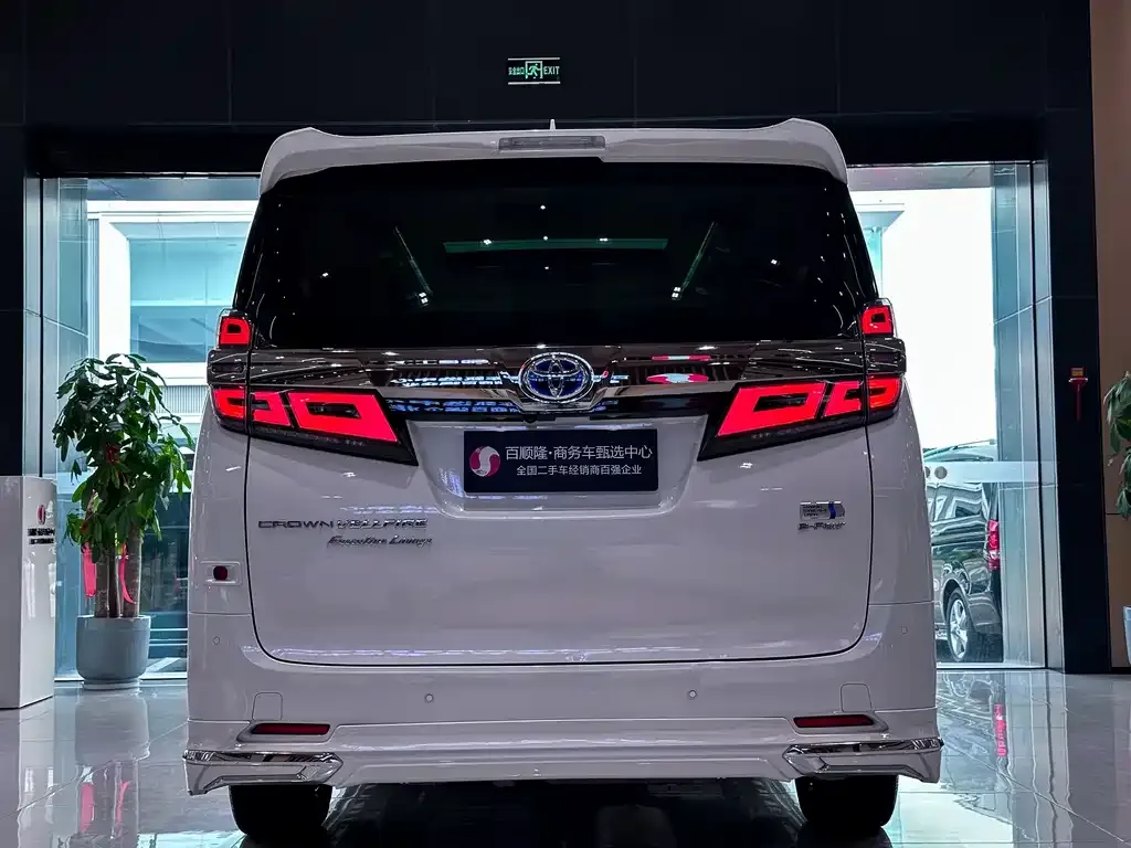 Toyota Vellfire — фото 9