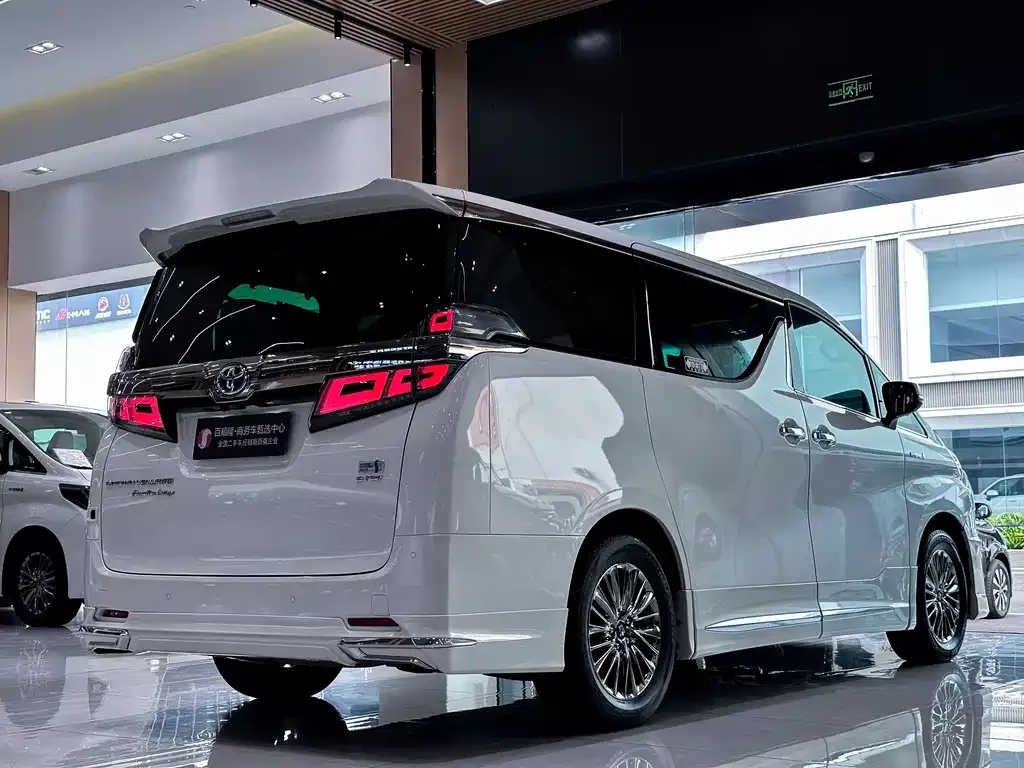 Toyota Vellfire — фото 6