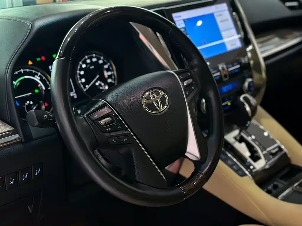 Toyota Vellfire — фото 7