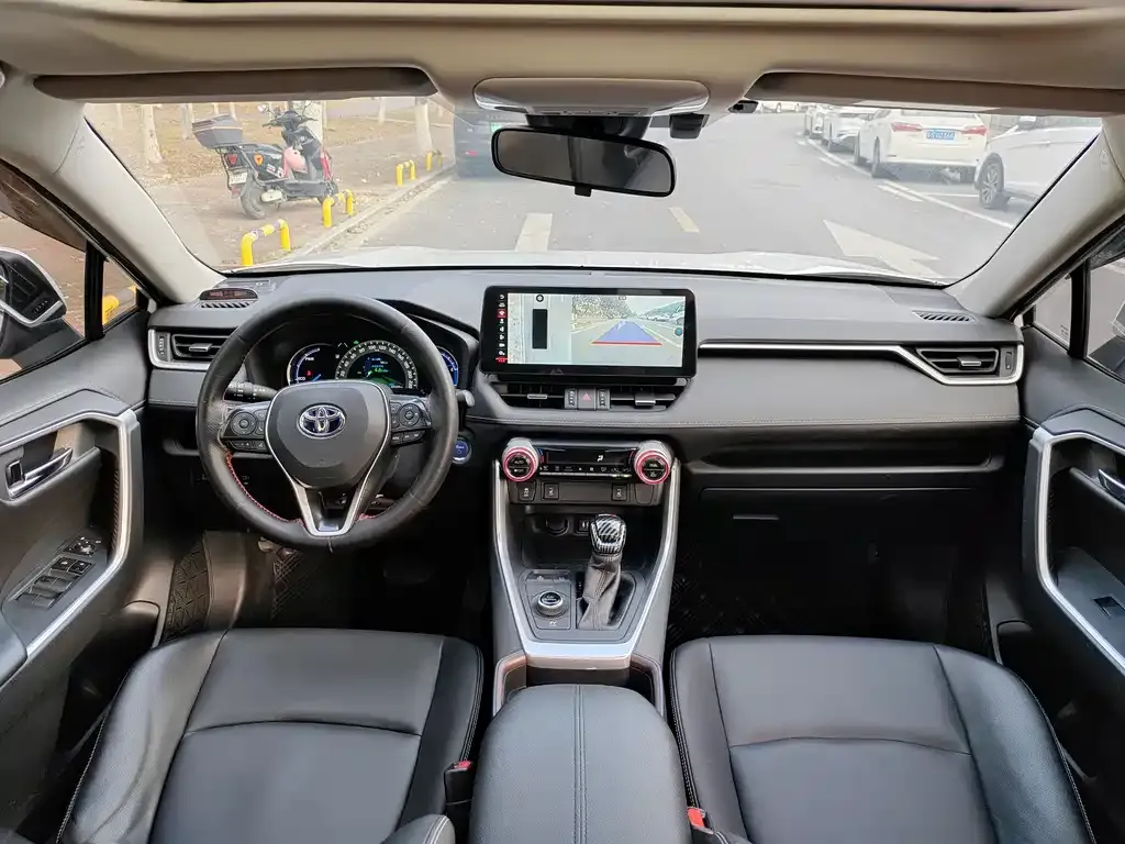 Toyota RAV4 — фото 9