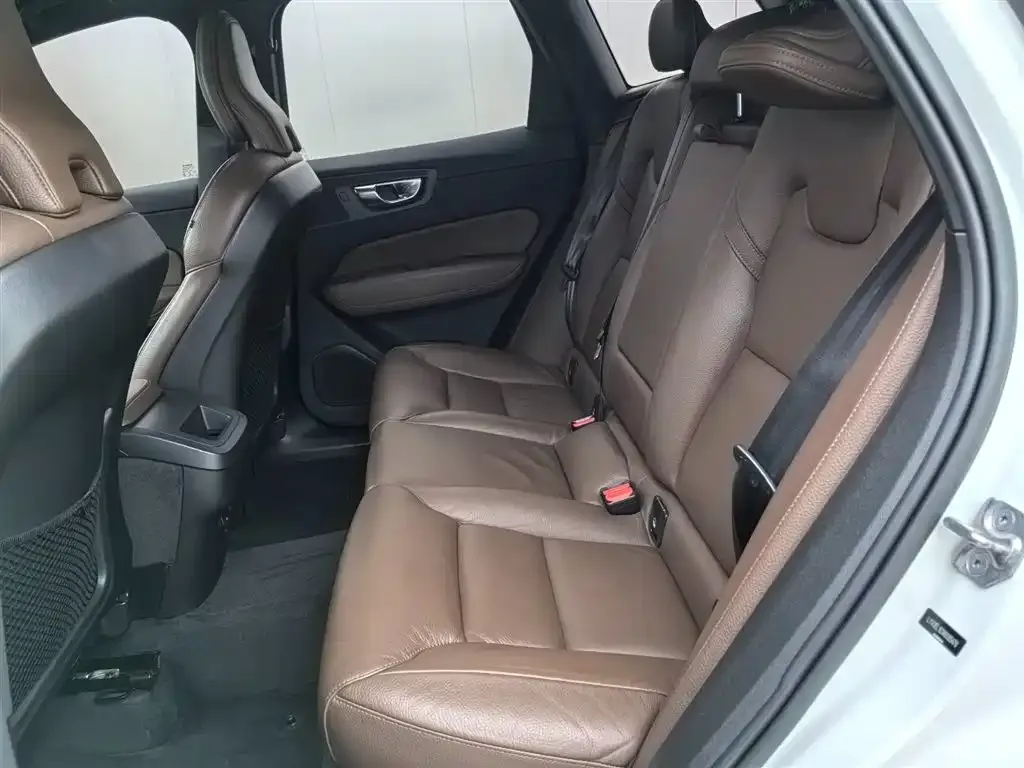 Volvo XC60 — фото 2