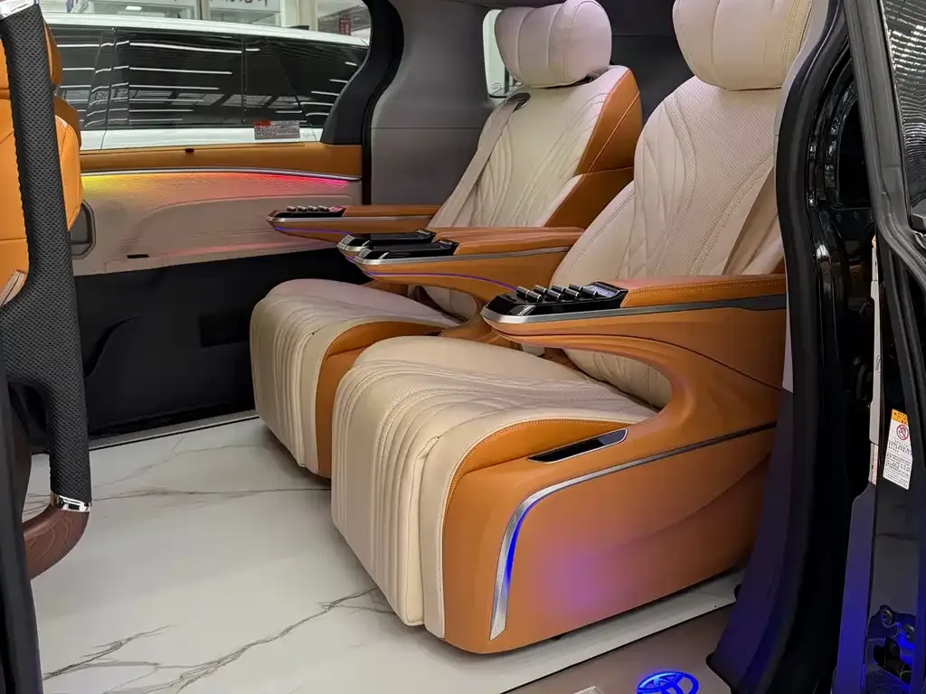 Toyota Sienna — фото 2