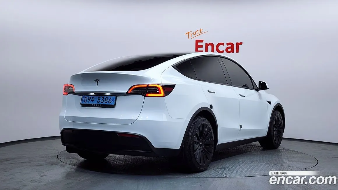 Tesla Model Y — фото 2