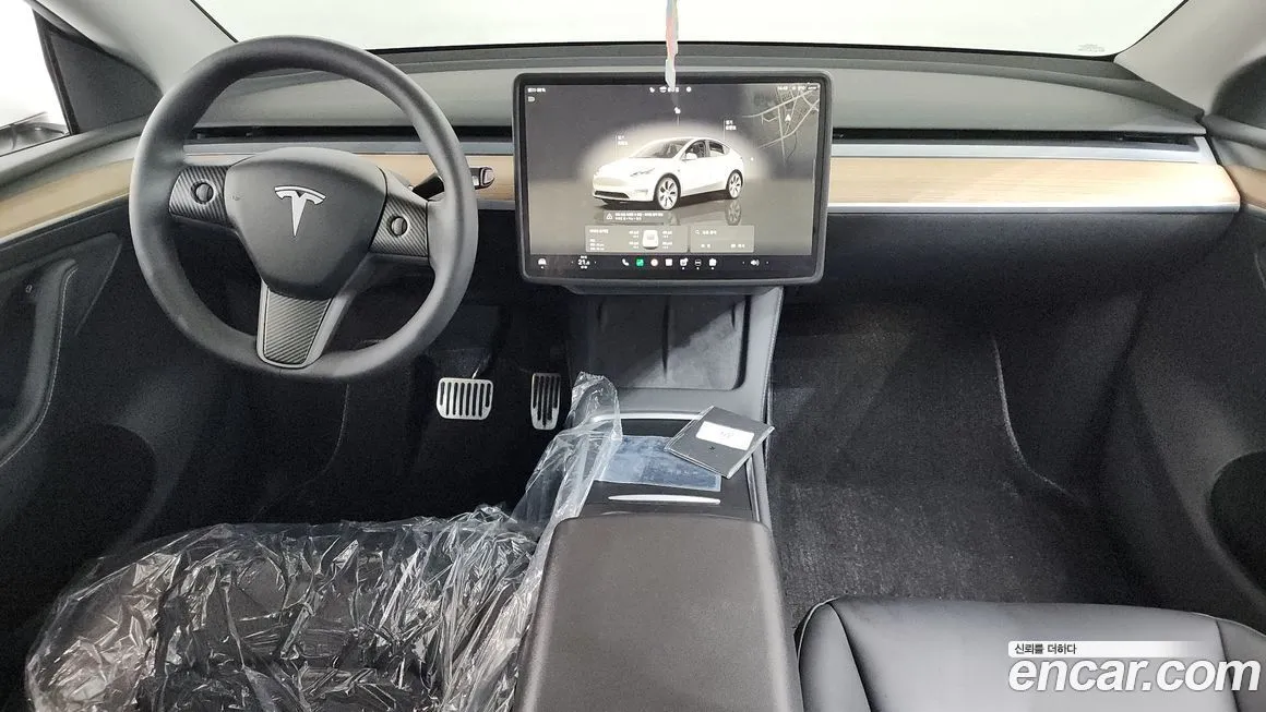 Tesla Model Y — фото 10