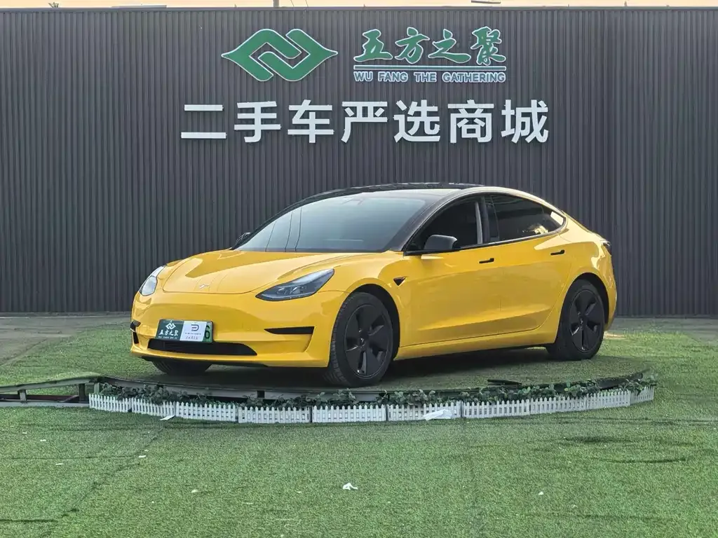 Tesla Model 3 — фото 1