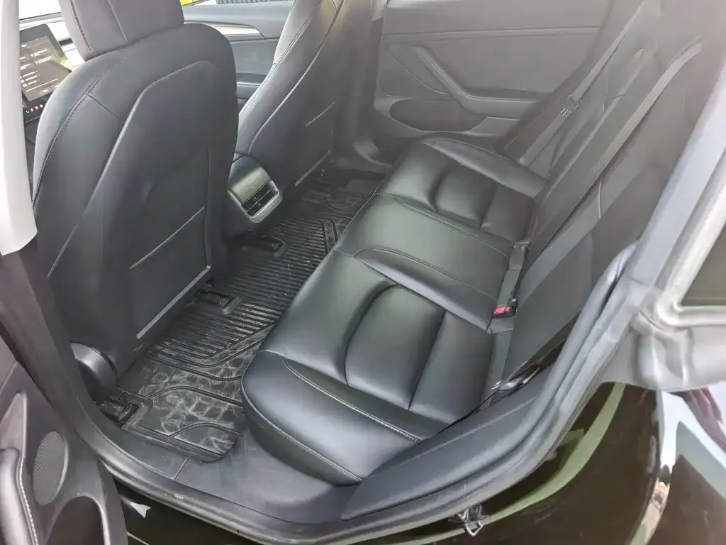Tesla Model 3 — фото 2