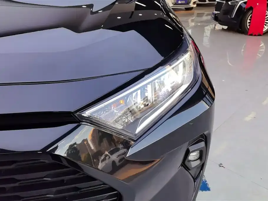 Toyota RAV4 — фото 5
