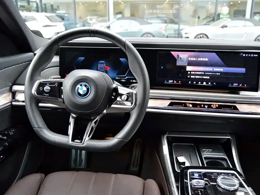 BMW i7 — фото 7