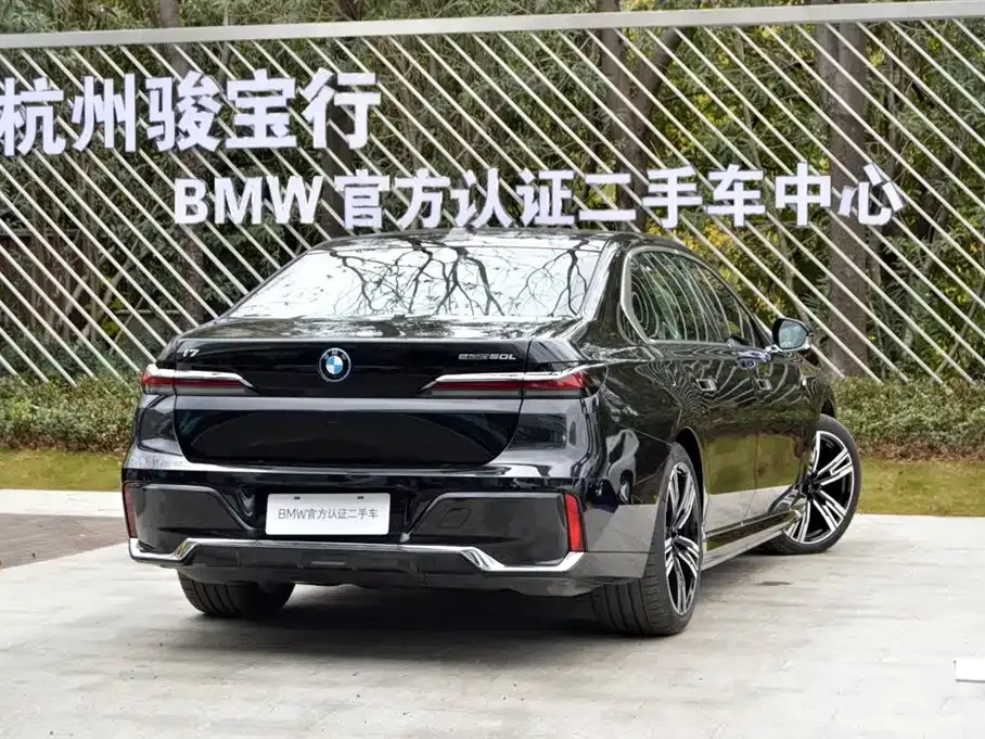 BMW i7 — фото 8