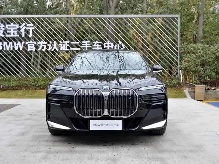 BMW i7 — фото 10