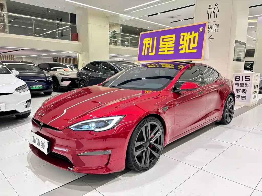 Tesla Model S — фото 1