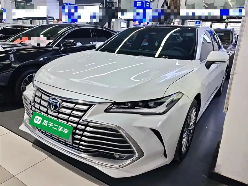 Toyota Avalon — фото 1