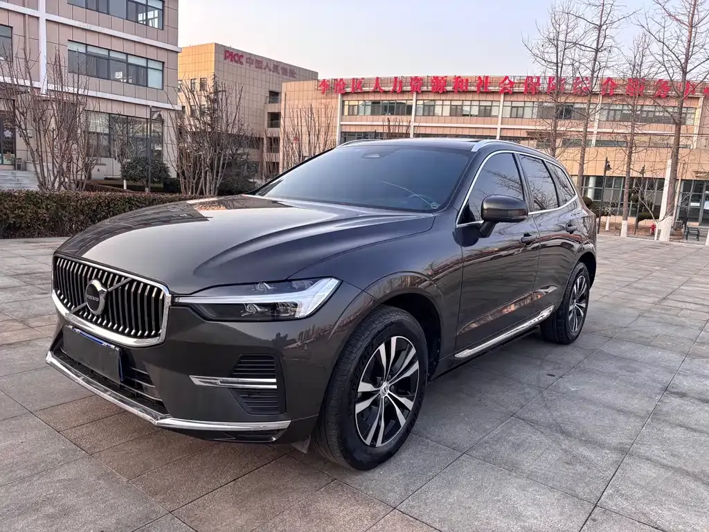 Volvo XC60 — фото 10
