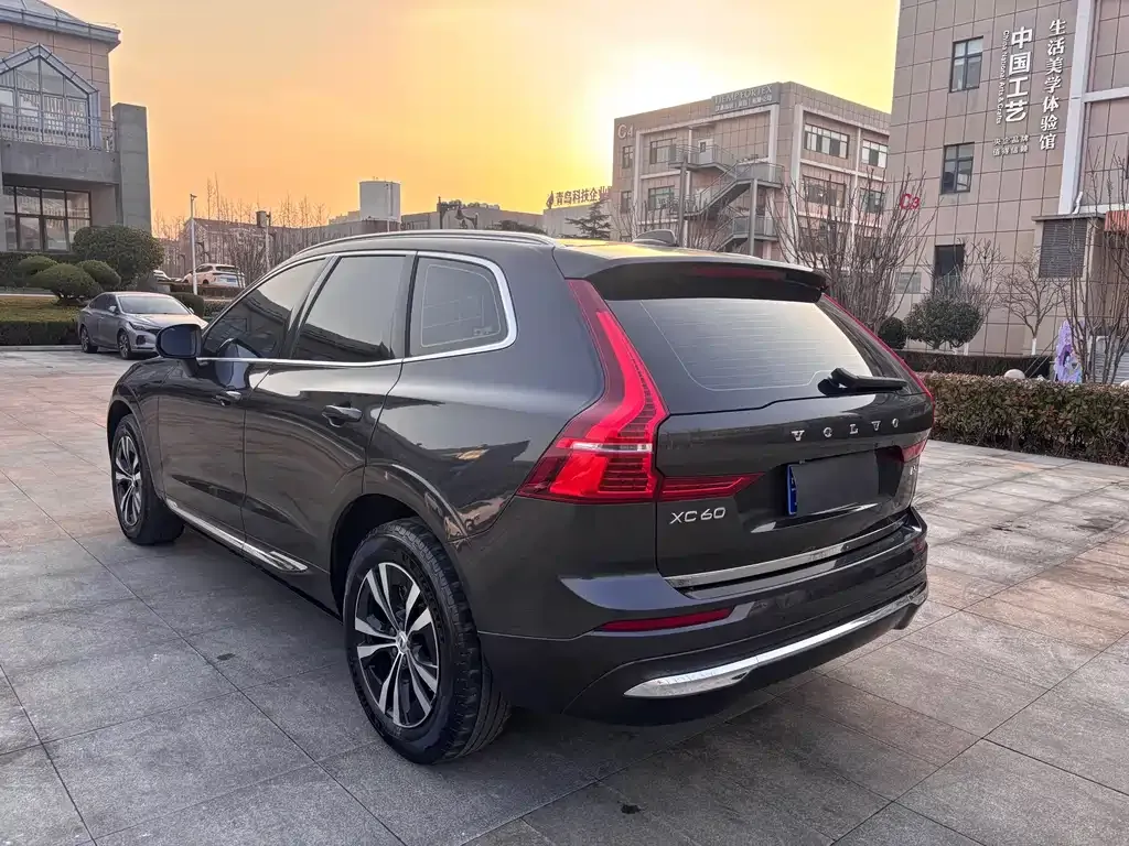 Volvo XC60 — фото 9