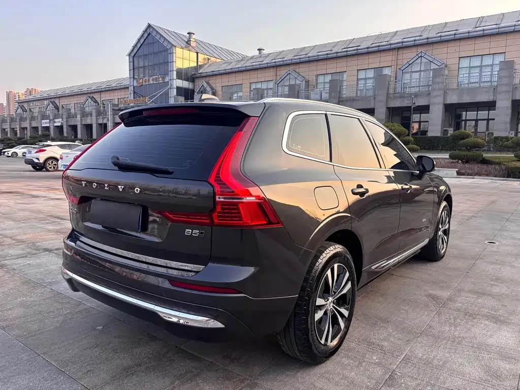 Volvo XC60 — фото 8