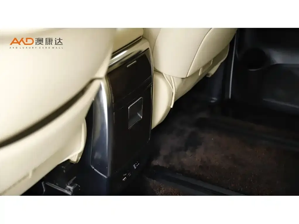 Toyota Alphard — фото 10