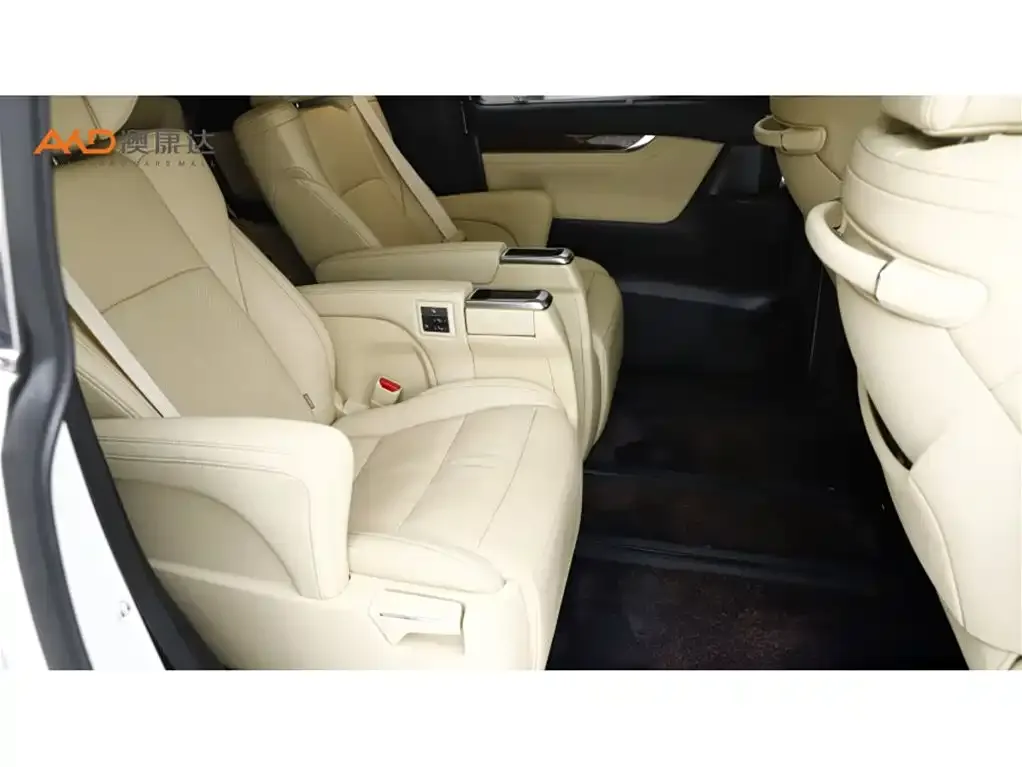 Toyota Alphard — фото 2