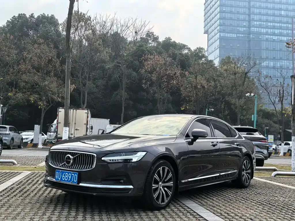Volvo S90 — фото 1