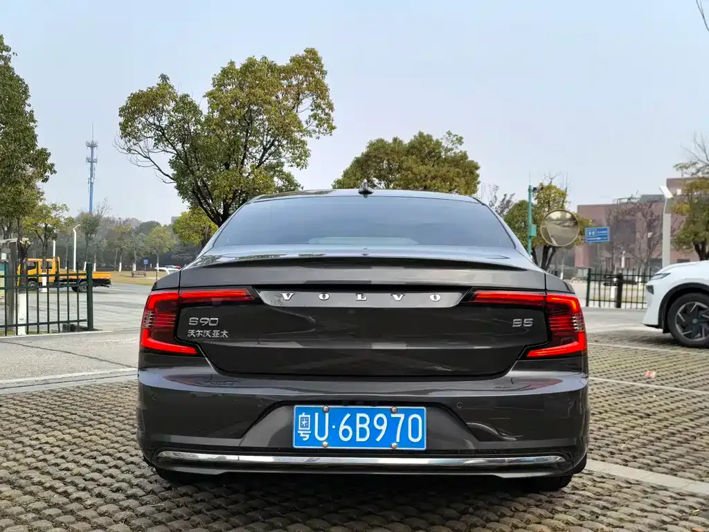 Volvo S90 — фото 9