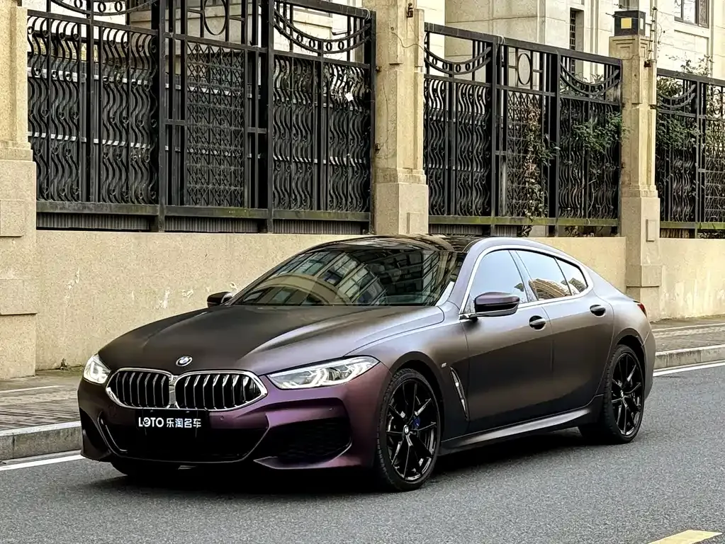 BMW 8 Series — фото 1