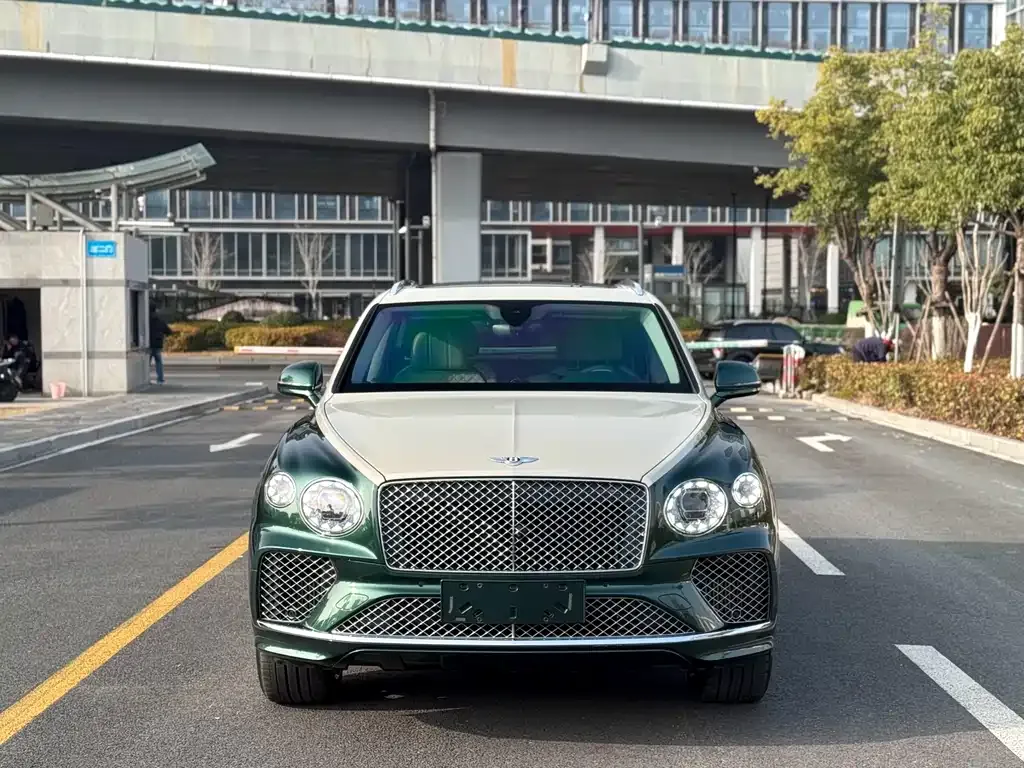Bentley Bentayga PHEV — фото 1