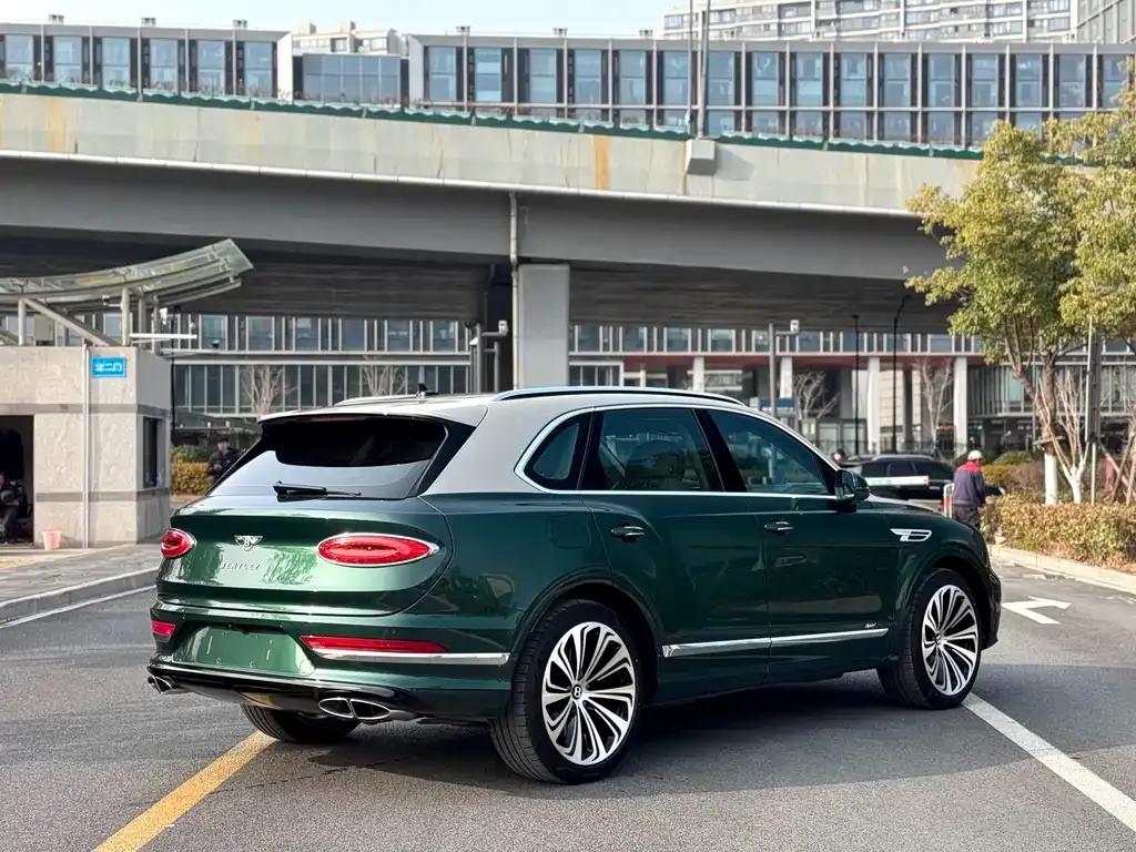 Bentley Bentayga PHEV — фото 7