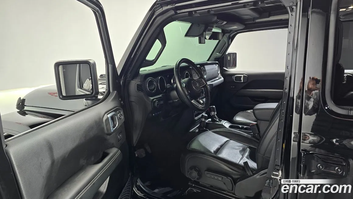 Jeep Wrangler — фото 8