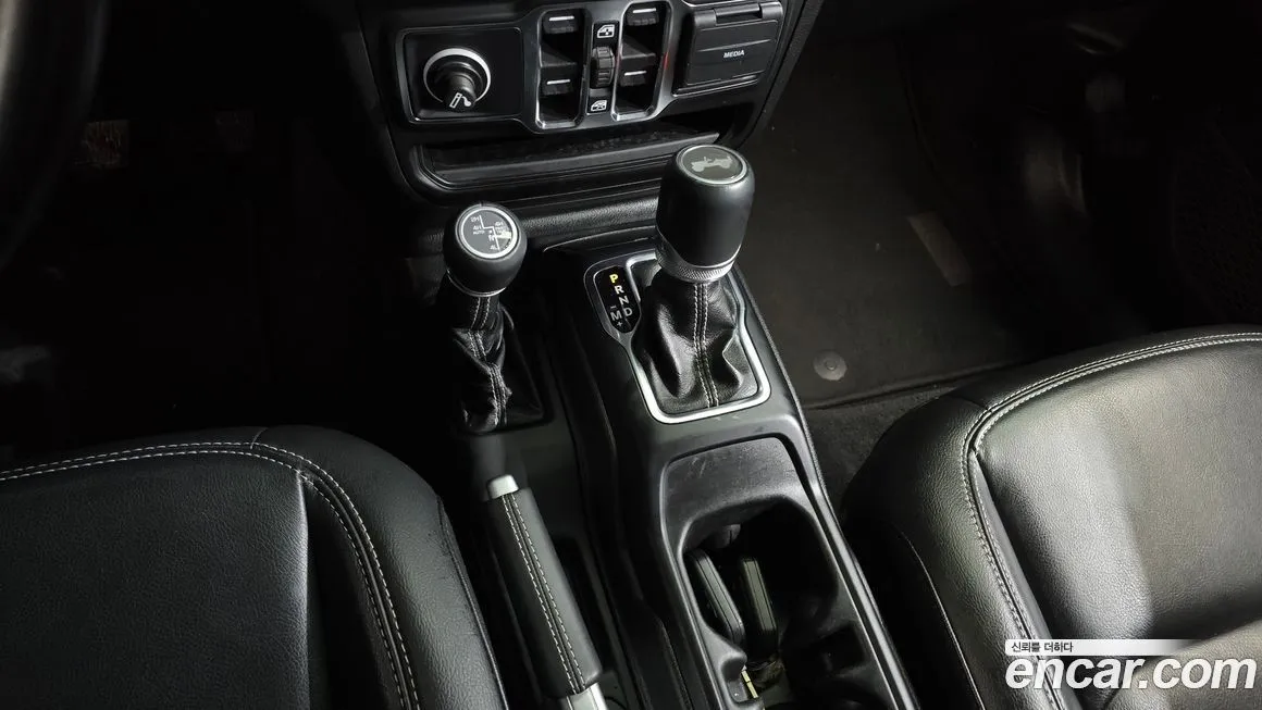 Jeep Wrangler — фото 6