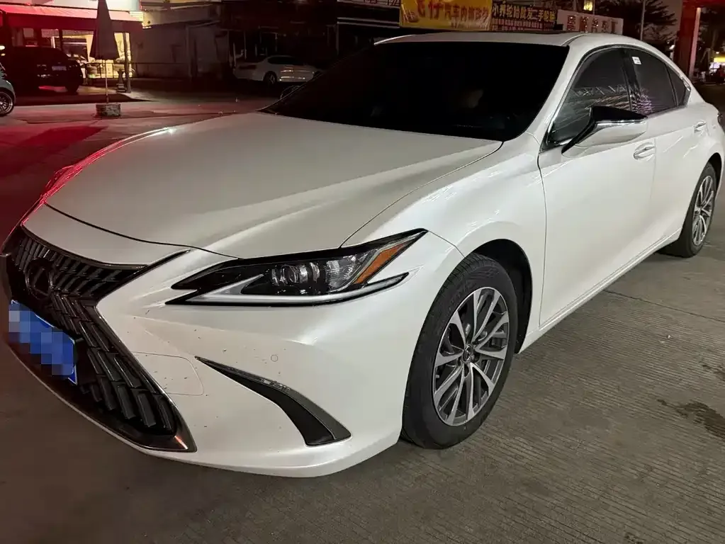 Lexus ES — фото 1