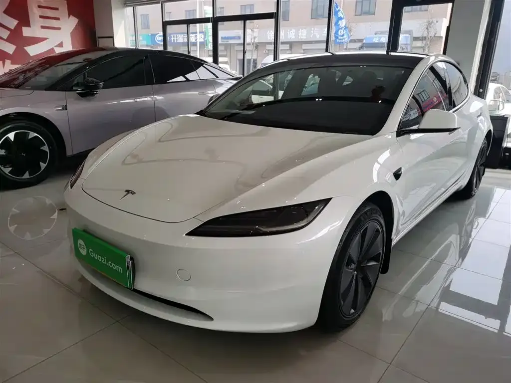 Tesla Model 3 — фото 1